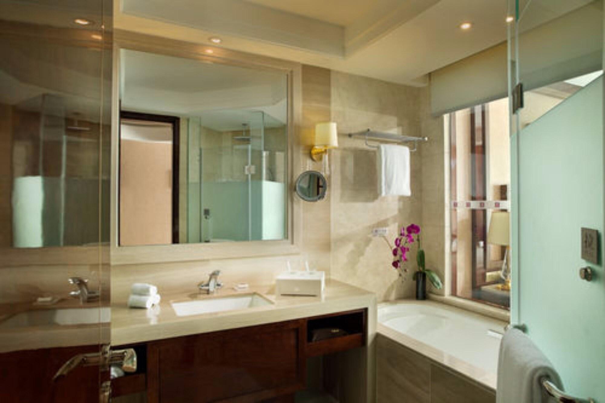 Embassador International Hotel Сиан Екстериор снимка
