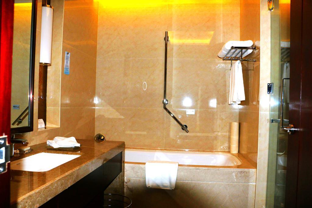 Embassador International Hotel Сиан Екстериор снимка