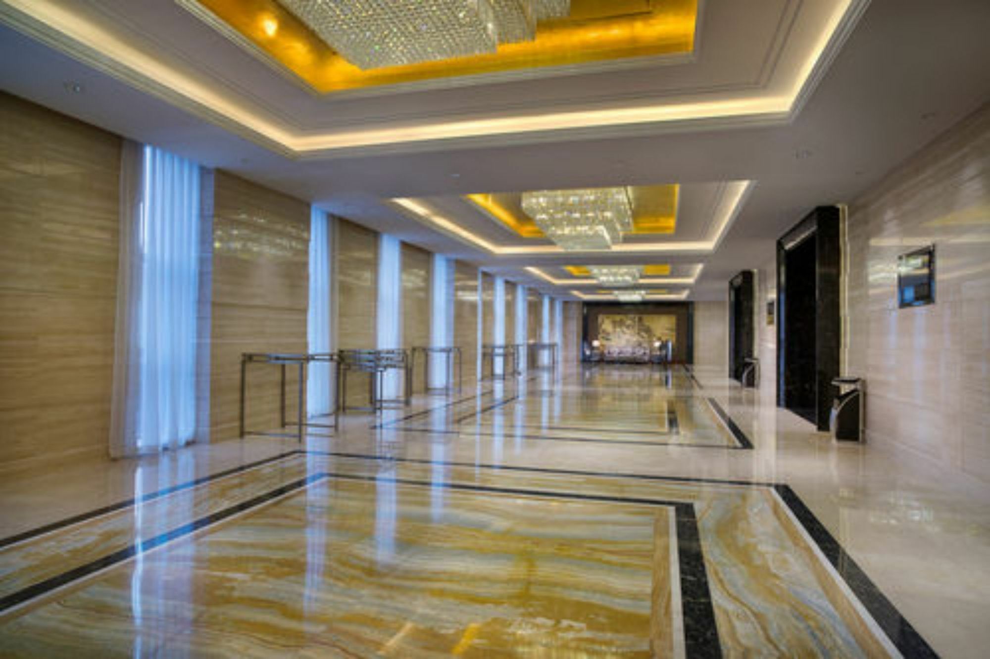 Embassador International Hotel Сиан Екстериор снимка