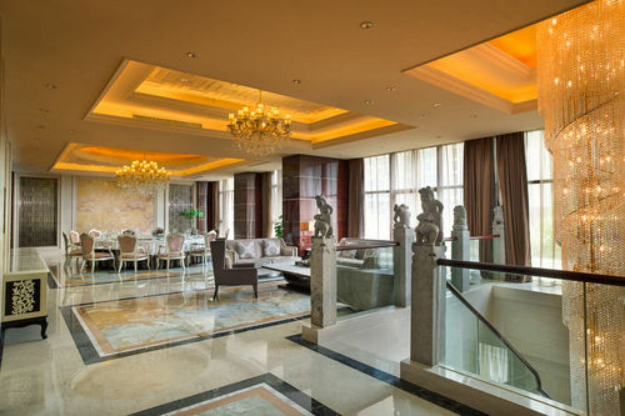 Embassador International Hotel Сиан Екстериор снимка