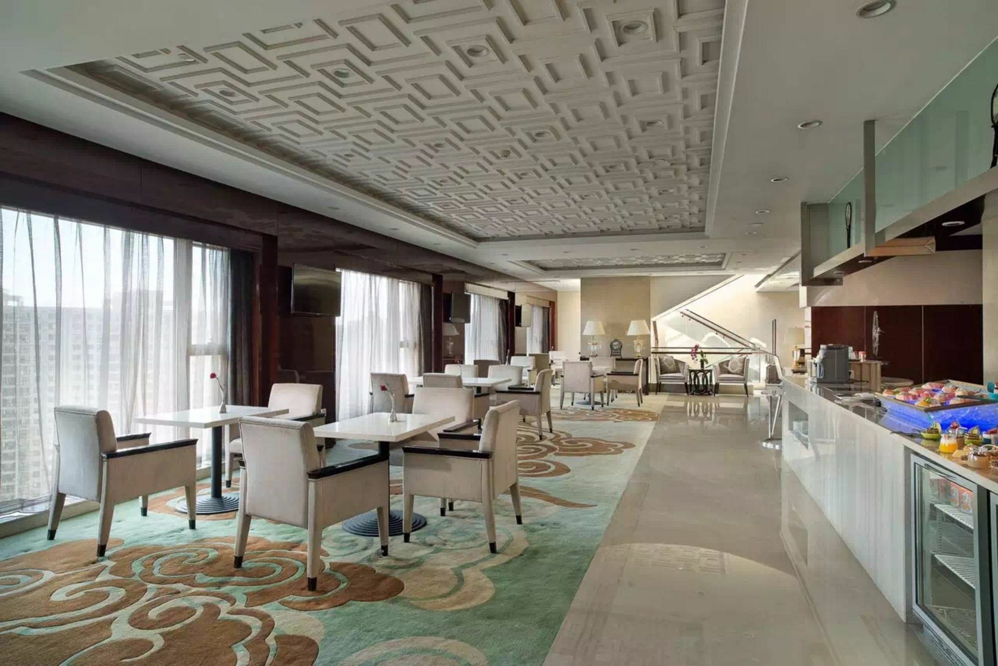 Embassador International Hotel Сиан Екстериор снимка